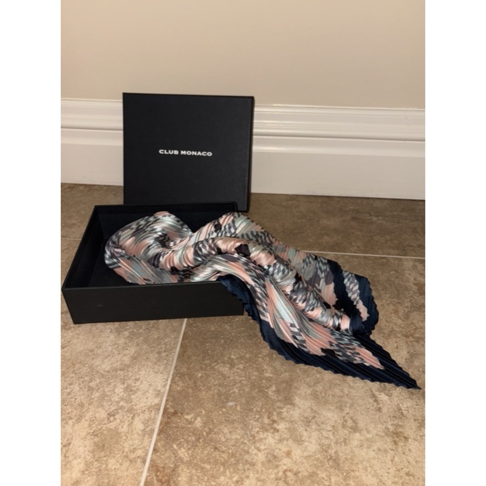 Club Monaco: Pleated Square Scarf